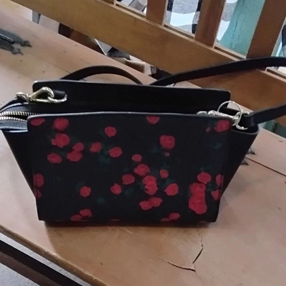 Michael Kors Black/Red MK Rose Leather Med Selma Crossbody
